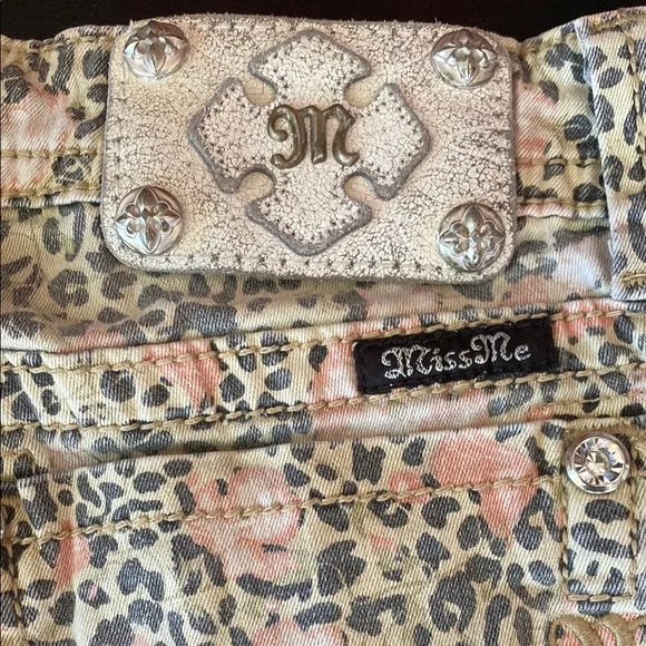 Miss Me Leopard Print Women's Shorts 27 - Picture 5 of 6